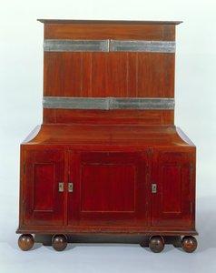 Skåp - bakifrån, 1898 (mahogny och vit järnek) av Charles Robert Ashbee