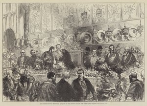 Den internationella kommunala banketten på Mansion House, Lord Mayor passerar Loving Cup