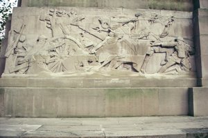 Detalj från Royal Artillery Memorial 1914-18, 1925 (Portland-sten)