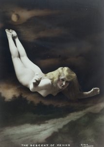 The Descent of Venus, c.1917 (handfärgat gelatinsilvertryck)