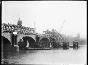 Rivning av Waterloo Bridge, City of Westminster, Greater London Authority, 1936. av Charles William Prickett