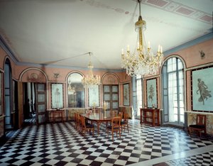 Utsikt över matsalen på slottet Malmaison, residens för kejsar Napoleon I (1769-1821), dekorerad av Charles Percier (1764-1838) och Pierre Francois Leonard Fontaine (1762-1853) 1800 Rueil Malmaison, musee du chateau av Charles and Fontaine Pierre Percier