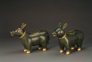 Ett par cloisonne-emaljtapirer bildar kärl av Chinese School