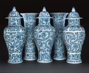 Blå och vit garnityr, Kangxi-perioden (1662-1722) (porslin)