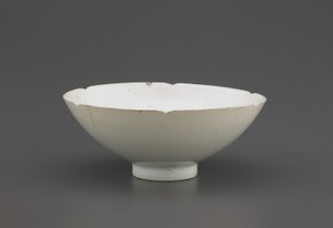 Skål med skårad kant, Jingdezhen, Jiangxi-provinsen, Northern eller Southern Song-dynastin (keramik)
