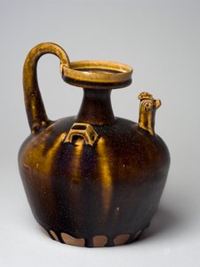 Hu med kycklinghuvuddekor, Eastern Jin, 317-420 (glaserat porslin) av Chinese School
