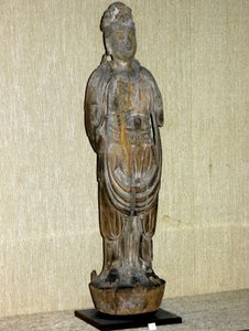Kouan-yin, bodhisattva av medkänsla, Songdynastin (960-1276) (målat trä)