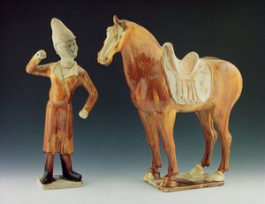 Brudgumsfigur iklädd kappa och toppad hatt med en sadelhäst, Tangdynastin 618-906 (keramik och lergods)
