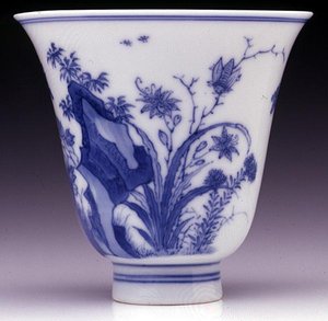 Semi-äggskalsbägare, Kangxi-märke och period 1662-1722 (porslin med blå underglasyr) (se 142559 och undersida 142558)