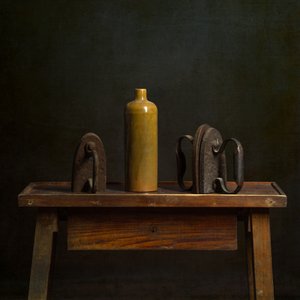 Vintage-stilleben med järnföremål