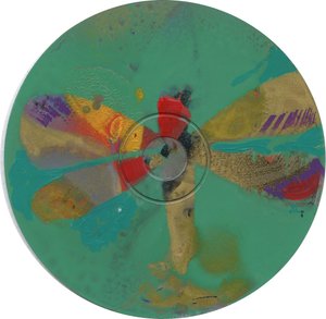 Trollslända,ca 2023 (akryl på CD) av Christina Saj