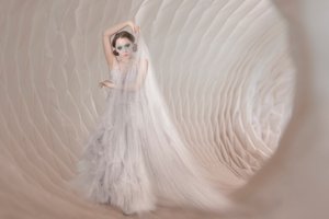 Elegant kvinna med slöja av Christine von Diepenbroek