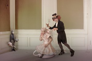 Ett fantasifullt tebjudningsdrama av Christine von Diepenbroek