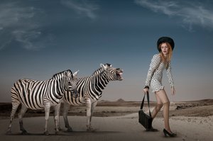 En surrealistisk modescen i öknen av Christine von Diepenbroek
