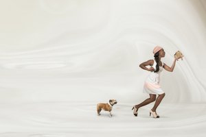 En fantasifull kvinna och en hund av Christine von Diepenbroek