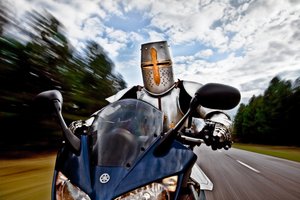 Riddare på motorcykel av Christophe Kiciak