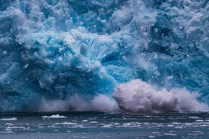 Kraftfull glaciärkalvning av Chuanxu Ren