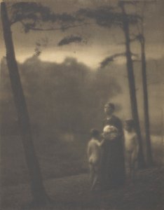 Kväll — mor och pojkar, 1905. av Clarence H White