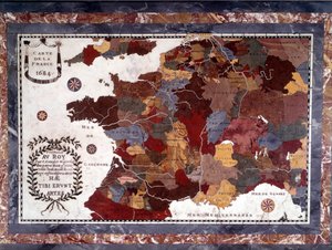 1600-talskarta över Frankrike med decoupage av olika regioner. Bord ebene Napoleon III som bär upp en mosaikskiva av hårda stenar, marmor och albatre som representerar Frankrike runt 1684, bordsskivan är en del av Marie-Antoinettes möbler på Grand Trianon. av Claude-Antoine Couplet