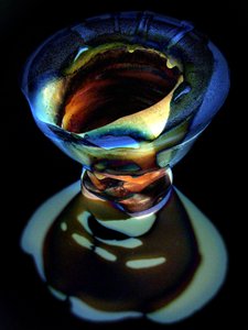 Färgglad abstrakt glasskulptur
