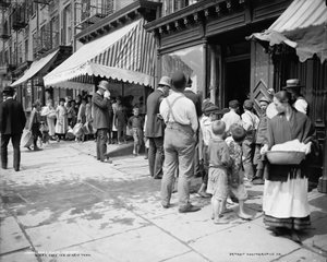Dela ut gratis is på Mulberry Street, New York, ca 1900 (s/v foto)