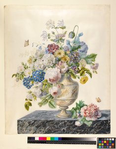 En marmorvas med blandade blommor på en marmorhylla, ca 1800