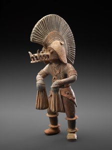 Dansare med krokodilhjälm, 300 BC-300 AD (lergods med spår av polykromt pigment) av Culture Colima
