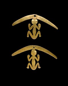 Par öronhänger, 600-1600 e.Kr. (hamrat och slipat guld) av Culture Nariño