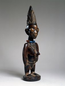 Tvillingfigur (ere ibeji), Ila-Orangun-regionen, Nigeria, sent 1800- eller tidigt 1900-tal (trä, glaspärlor och spår av tukula)