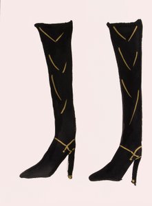 Black Boots, 2017 (svart indiafärg, med guldfärgad tuschpenna på papper) av Daisy de Villeneuve