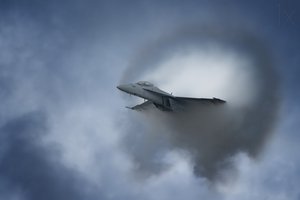 Sonisk smäll från stridsflygplan av Darek Siusta