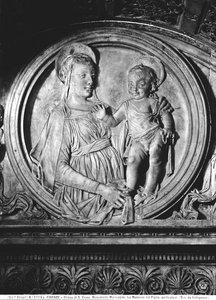Madonna och barn av monumentet till Carlo Marsuppini (marmor) av Desiderio da Settignano