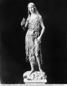 Med stöd av Santa Maria (Wood)