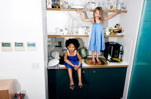 Skor för barn, 2017 (foto) av Diana Gomez