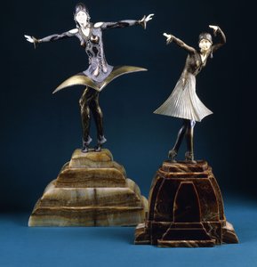Kora, en exotisk dansare, tidigt 1900-tal (ilt och kallmålad brons, onyxbas) av Dimitri Chiparus
