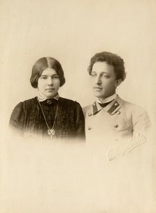 Porträtt av poeten Alexander (Alexandre) Aleksandrovich Blok (1880-1921) med sin fru. Silvergelatinfotografi av Dmitri Spiridonovich Zdobnov (slutet av 1800-talet)