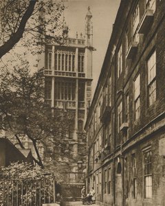 Pinnacled Tower of the Records Office från Cliffords Inn, c1935. av Donald McLeish
