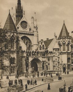 Royal Courts of Justice från ett fönster på hörnet av Essex Street, c1935. av Donald McLeish