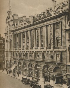 South Front of the Piccadilly Hotel, uppfört 1908, c1935. av Donald McLeish