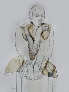 Kontemplativ sittande figur av Doris Schmitz