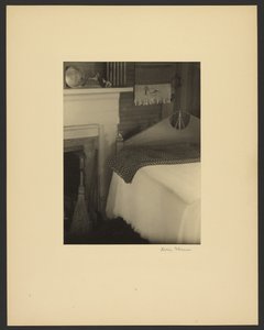 [Interiör i Olive Dame Campbells hus, Brasstown, North Carolina] av Doris Ulmann