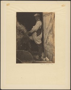 [Man med mustasch och keps i dörröppningen till en lada] av Doris Ulmann