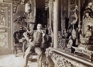 Pierre Loti (1850-1923) fransk författare, här hemma i Rochefort, foto av Paul Cardon aka Dornac, ca. 1892
