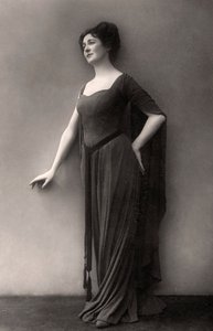 Miriam Clements, brittisk skådespelare och artist, 1910. av Dover Street Photo Studio