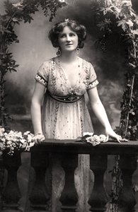 Nina Sevening, skådespelerska, 1900-tal.