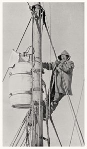Befälhavare Frank Wild (1873-1939) vid Masthead, under Endurance-expeditionen till Antarktis, 1914-1916 av Dr. Alexander Macklin