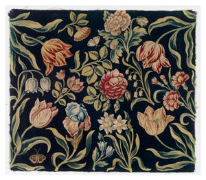 Fällbar skärm med blommiga gobelängpaneler, tillverkad i Holland eller möjligen Soho, England av Dutch School