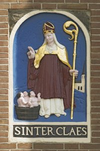 Jultomteplaketten i dammen av Dutch School