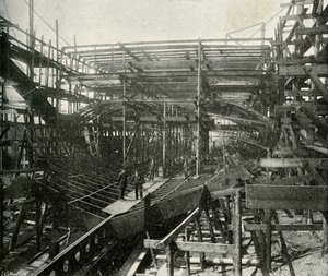 The Building of a War-Ship: En förstklassig kryssare på gång vid Thames Ironworks, c1897