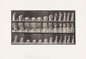Skylt 214. Lyfter barn (70) från marken, vänder sig om av Eadweard Muybridge
